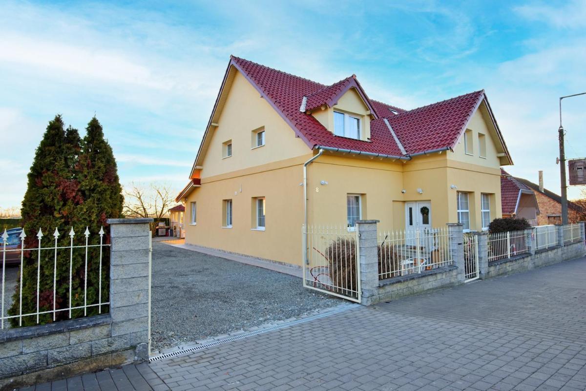 Palmy Apartmanhouse Maglod Exterior foto